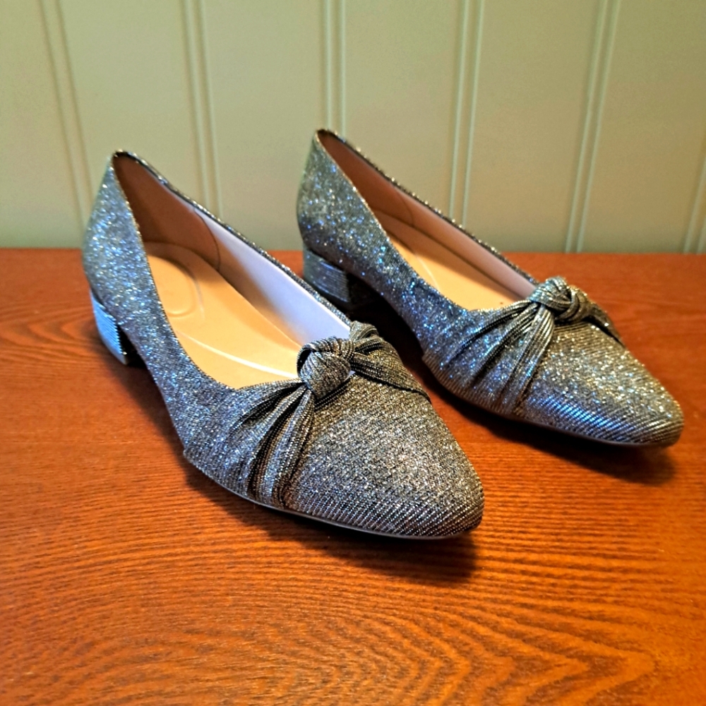 Easy Spirit Special Occasion shoes, size 8, pewter. Like new, worn once.